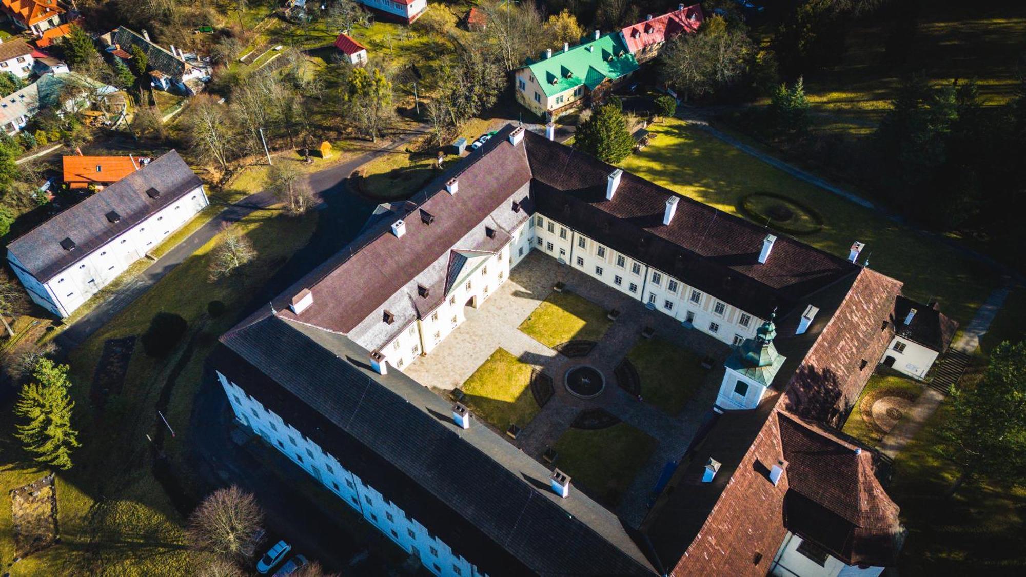 Sovi Dom- Historicke Apartmany Z 19 Storocia, 4Km Od Banskej Stiavnice Svaty Anton Ngoại thất bức ảnh