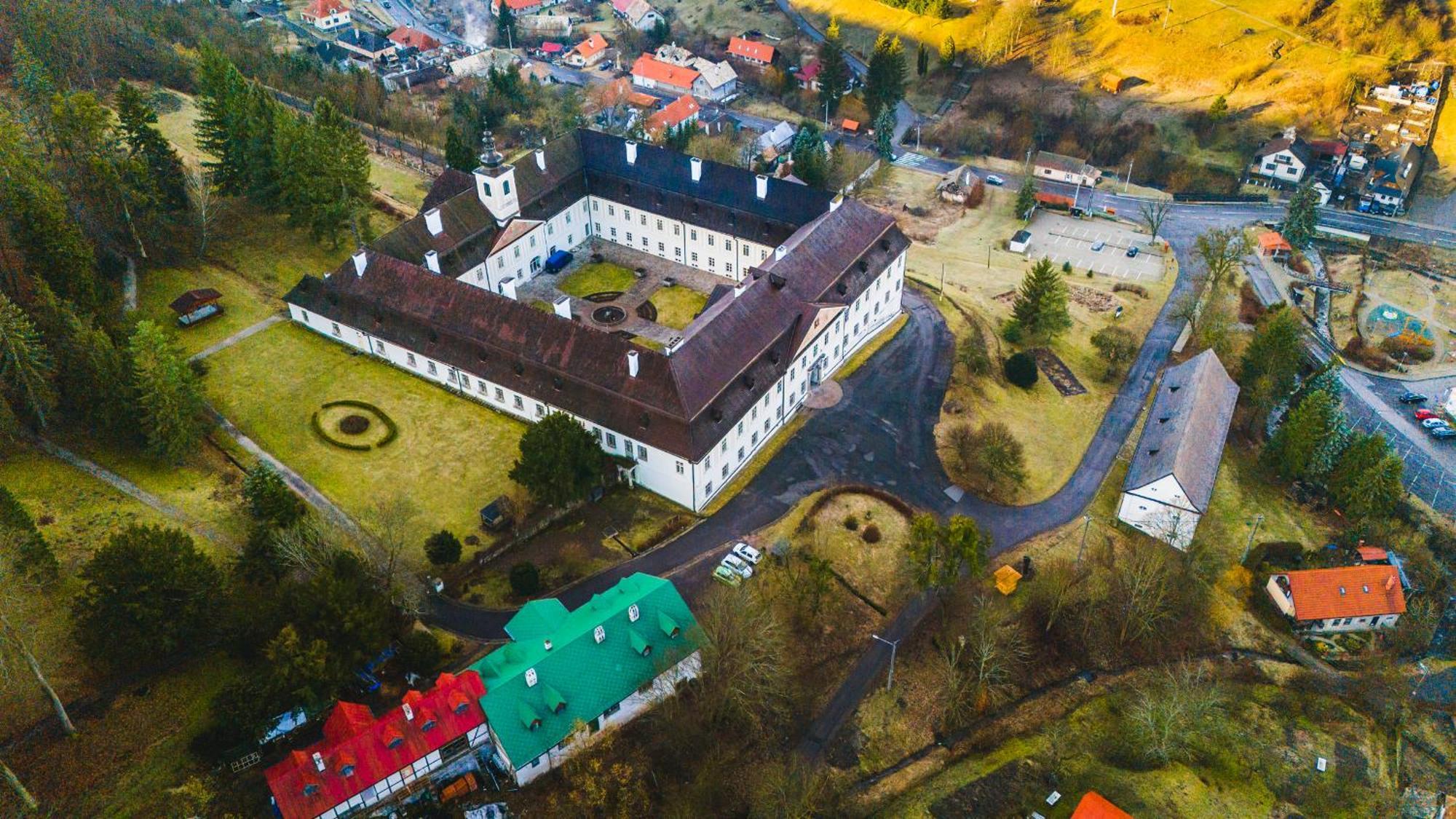 Sovi Dom- Historicke Apartmany Z 19 Storocia, 4Km Od Banskej Stiavnice Svaty Anton Ngoại thất bức ảnh