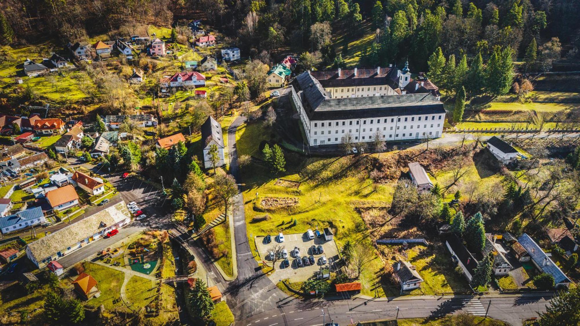 Sovi Dom- Historicke Apartmany Z 19 Storocia, 4Km Od Banskej Stiavnice Svaty Anton Ngoại thất bức ảnh