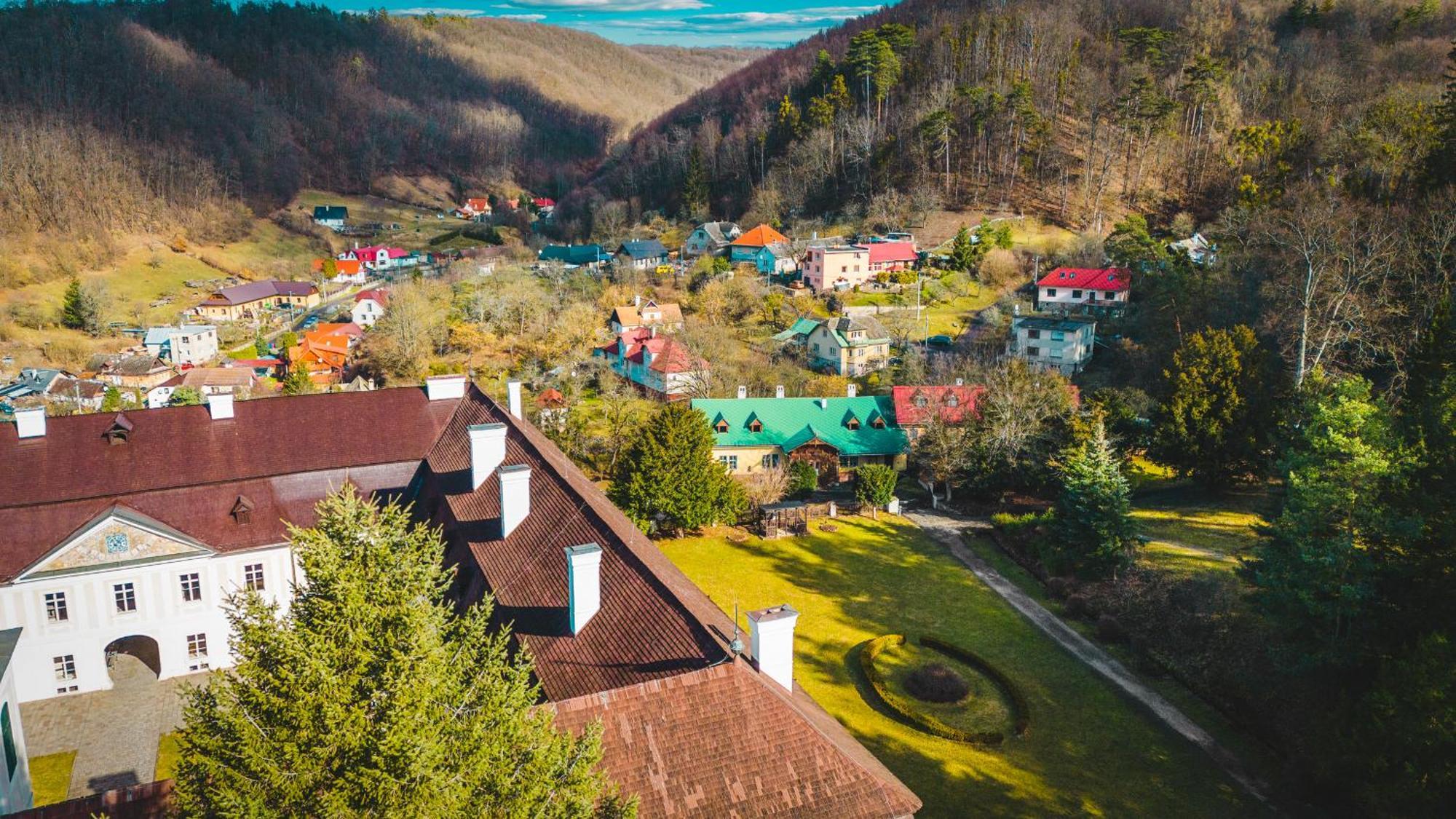 Sovi Dom- Historicke Apartmany Z 19 Storocia, 4Km Od Banskej Stiavnice Svaty Anton Ngoại thất bức ảnh