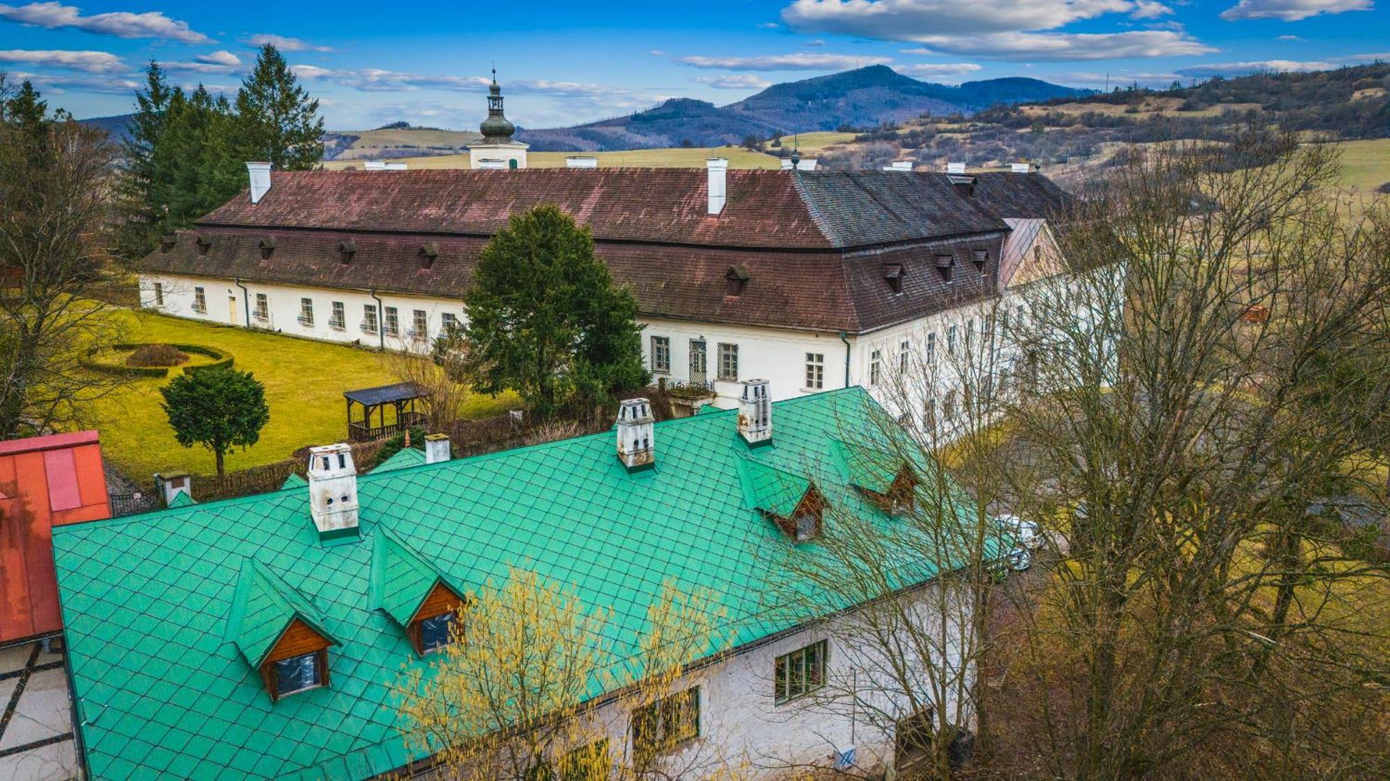 Sovi Dom- Historicke Apartmany Z 19 Storocia, 4Km Od Banskej Stiavnice Svaty Anton Ngoại thất bức ảnh