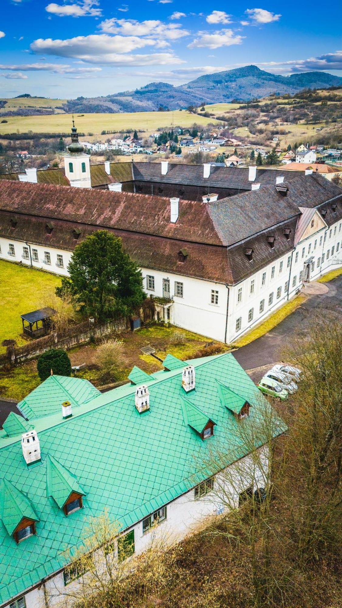 Sovi Dom- Historicke Apartmany Z 19 Storocia, 4Km Od Banskej Stiavnice Svaty Anton Ngoại thất bức ảnh