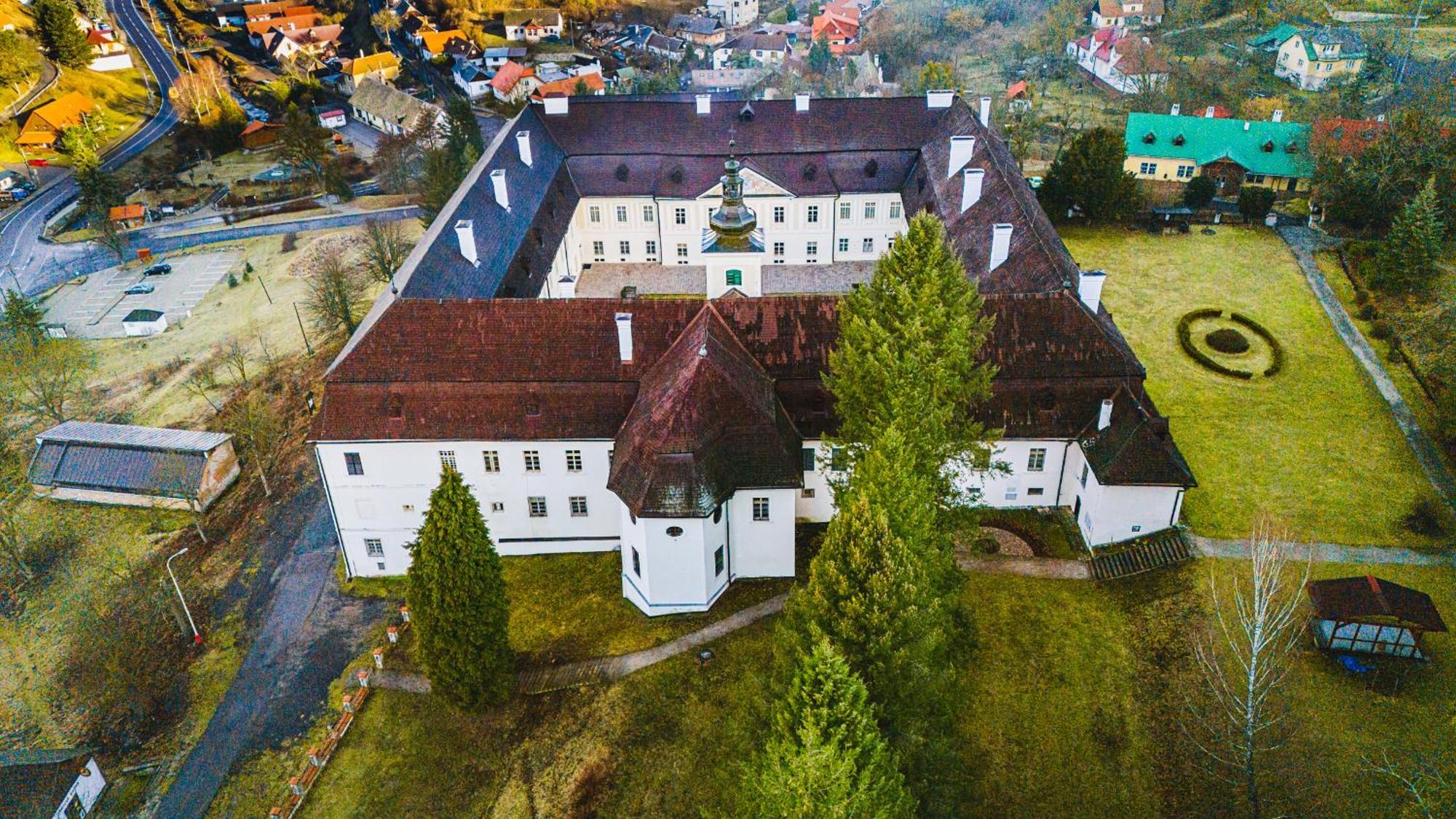 Sovi Dom- Historicke Apartmany Z 19 Storocia, 4Km Od Banskej Stiavnice Svaty Anton Ngoại thất bức ảnh