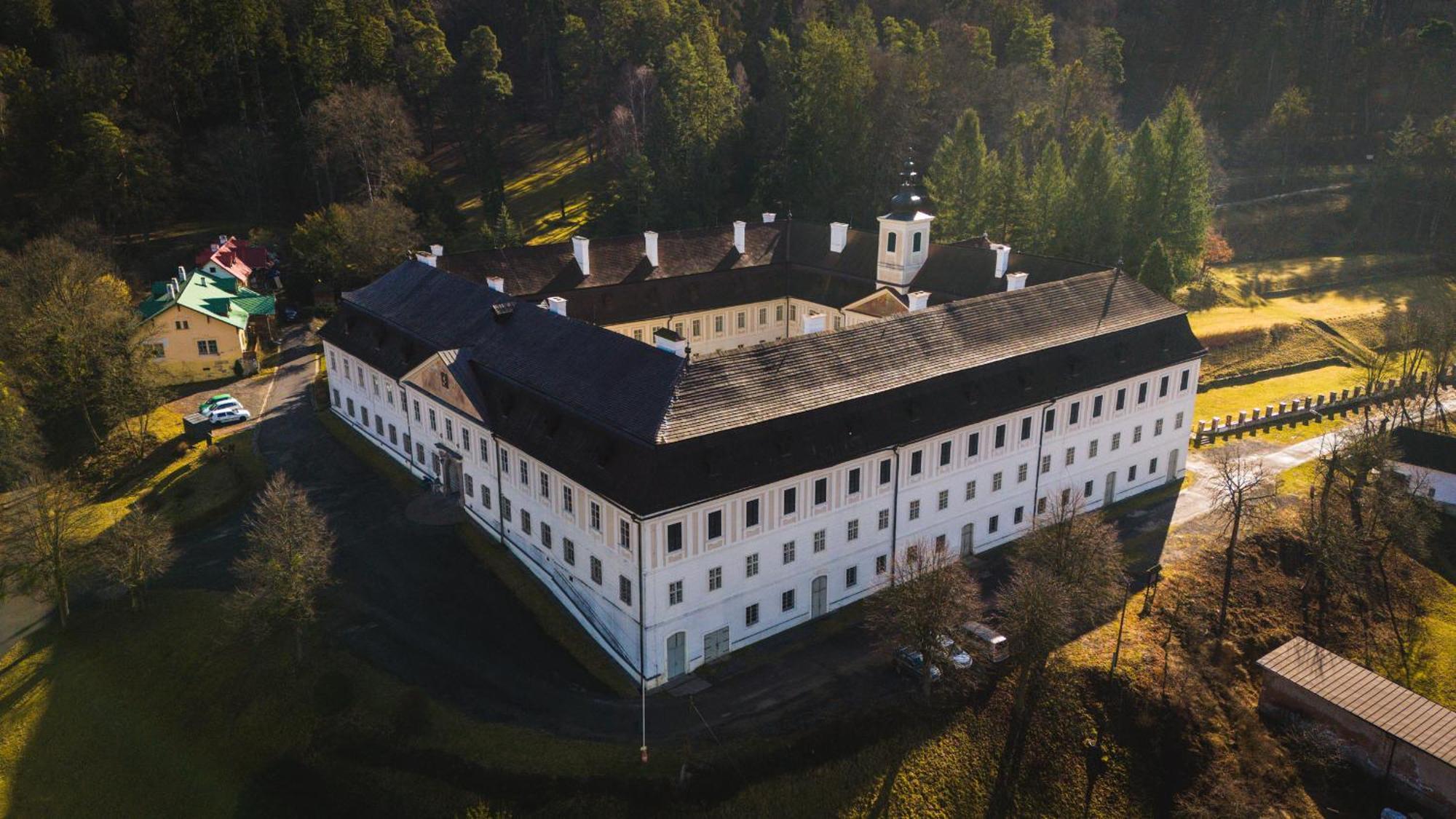 Sovi Dom- Historicke Apartmany Z 19 Storocia, 4Km Od Banskej Stiavnice Svaty Anton Ngoại thất bức ảnh